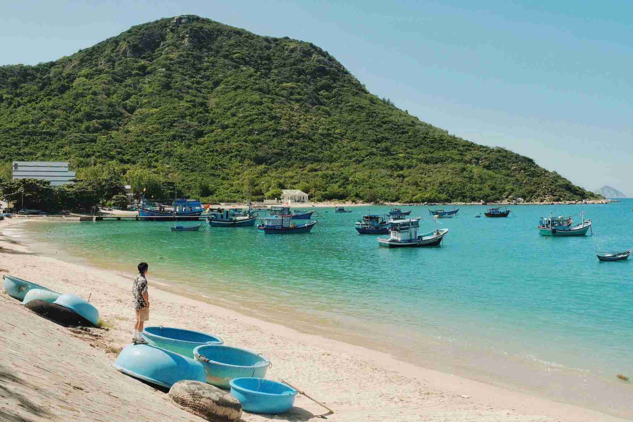 ទស្សនាភូមិនេសាទ Ninh Van ដែលជាតំបន់ទេសចរណ៍ដែលគេស្គាល់តិចតួចនៅ Khanh Hoa។ រូបថត៖ Pham Quang Tuyen