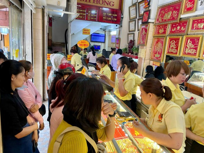 Gia vang trong nuoc tiep tuc tang cao. Anh: Ha May