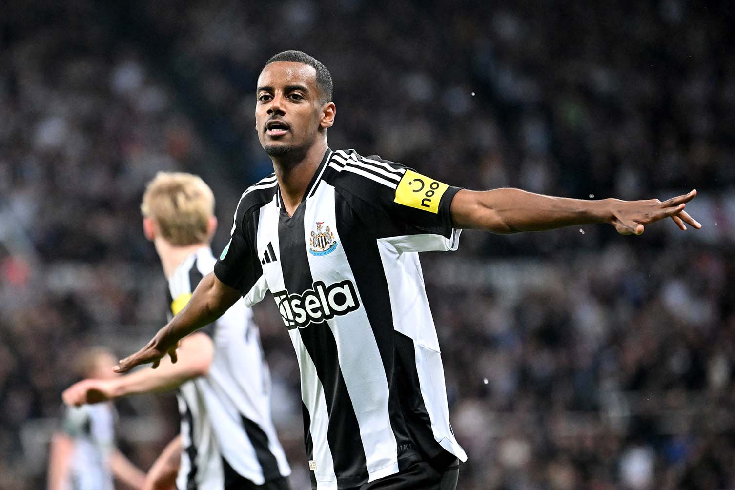 Alexander Isak dang cho Sesko den Newcastle de co the cap ben Liverpool nhu mong muon. Anh: AFP