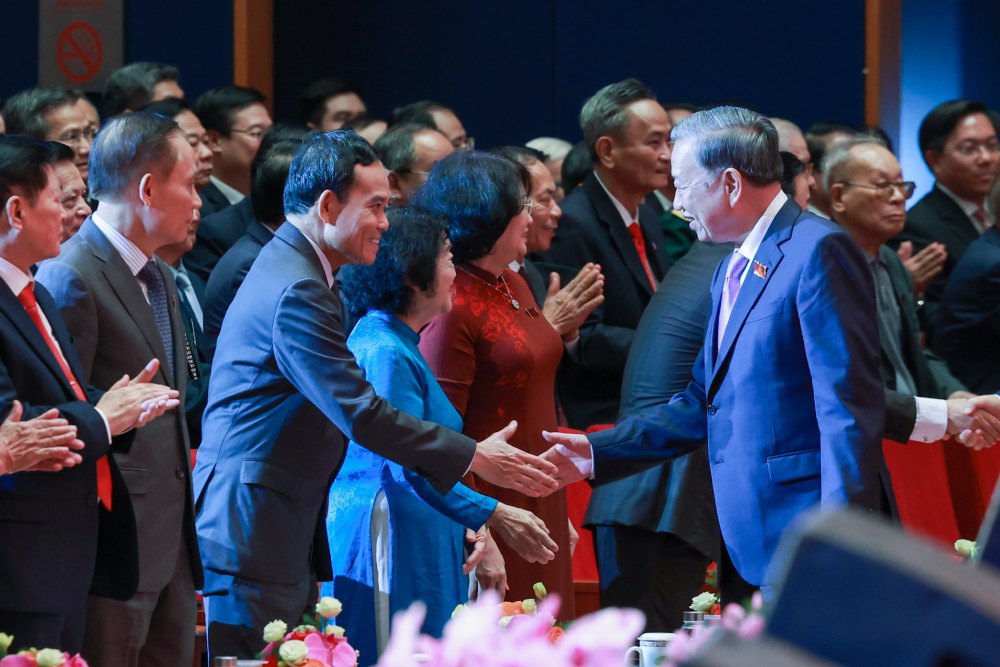 Tổng Bí thư Tô Lâm và Bí thư Trung ương Đảng, Trưởng Ban Chính sách, chiến lược Trung ương Trần Lưu Quang. Ảnh: Hải Nguyễn