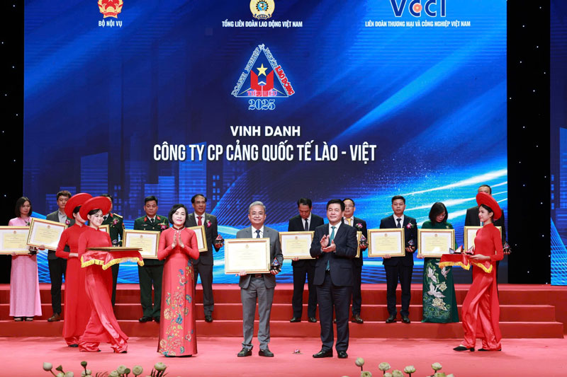 Cong ty tu hao duoc vinh danh tai Chuong trinh “Doanh nghiep tieu bieu vi nguoi lao dong” nam 2025. Anh: Cang Quoc te Lao - Viet 