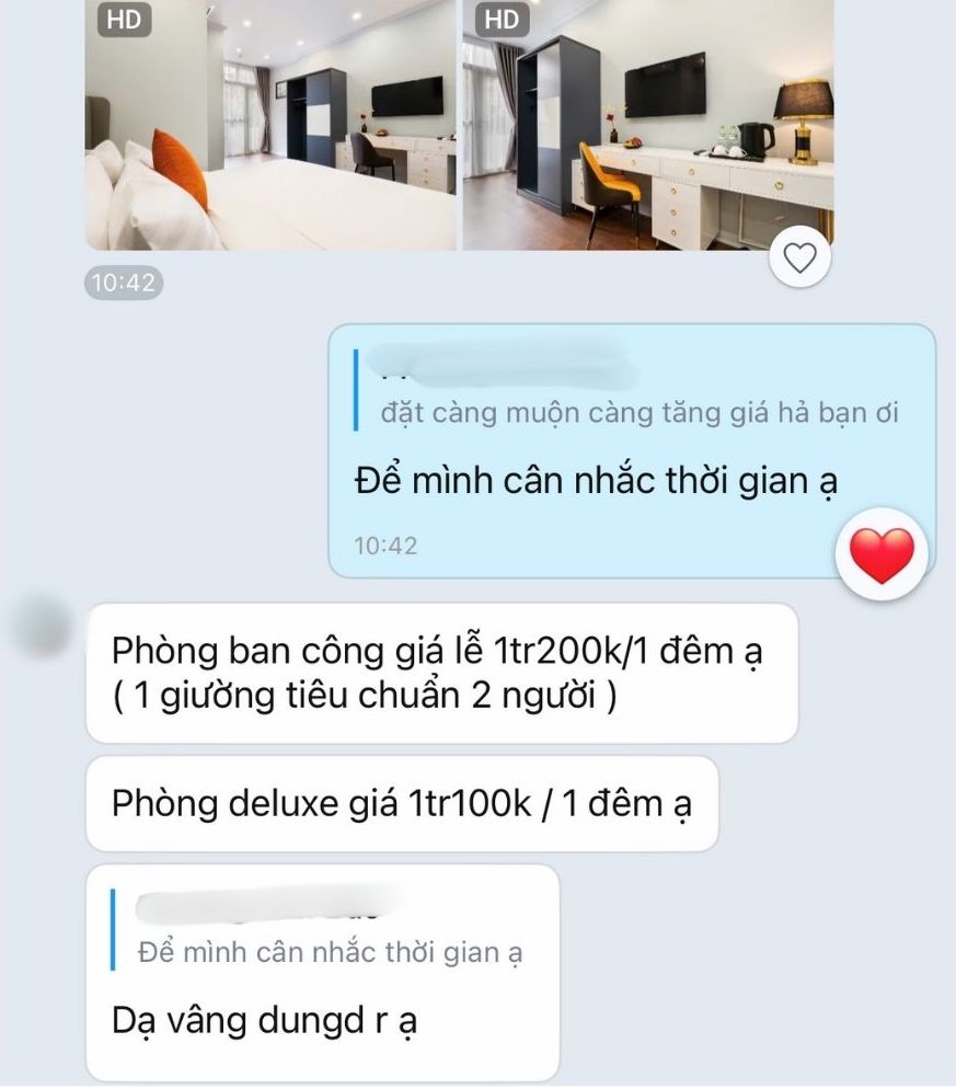 Mot so don vi thong bao gia khach san co the tang cao hon neu dat muon. Anh: Phuong Anh  