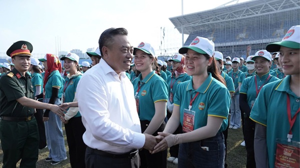 Chu tich TP Ha Noi dong vien khoi tham gia dieu hanh. Anh: Minh Tam