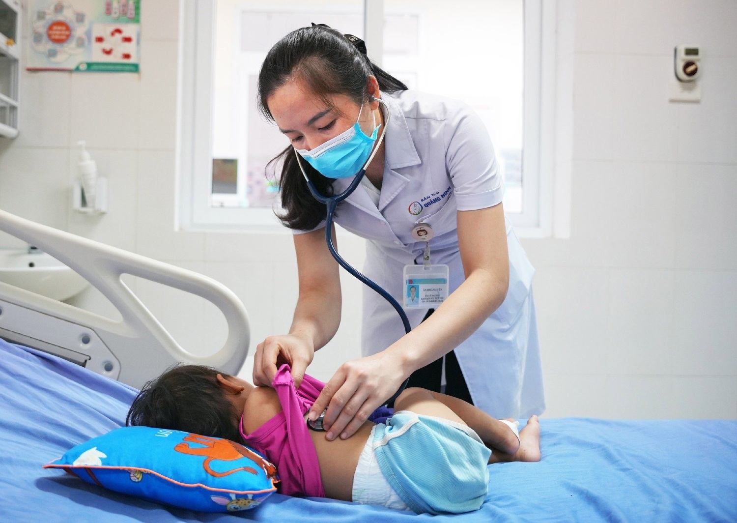 Rescatan a un bebe de 21 meses mordido por una serpiente. Foto: BVCC