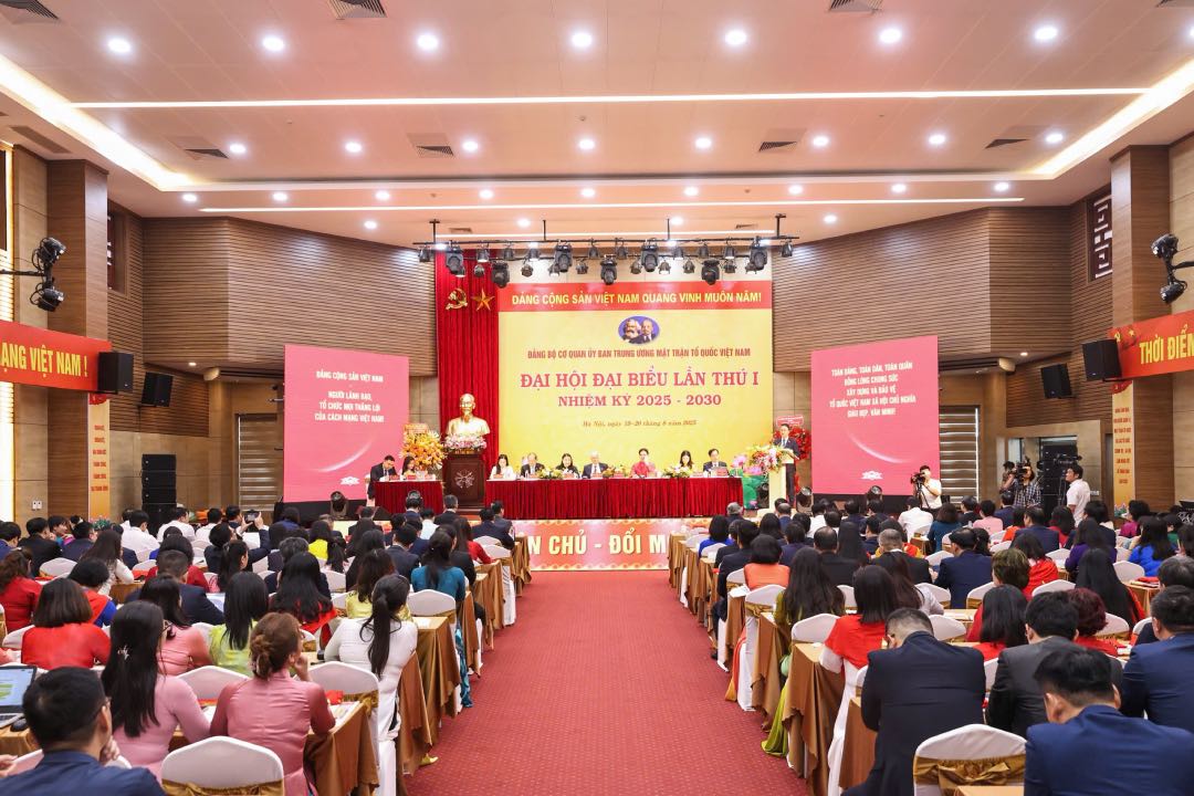 Vista general del I Congreso de Diputados del Comite del Partido de la Oficina del Comite Central del Frente de la Patria de Vietnam por primera vez mandato 2025-2030. Foto: Quang Vinh