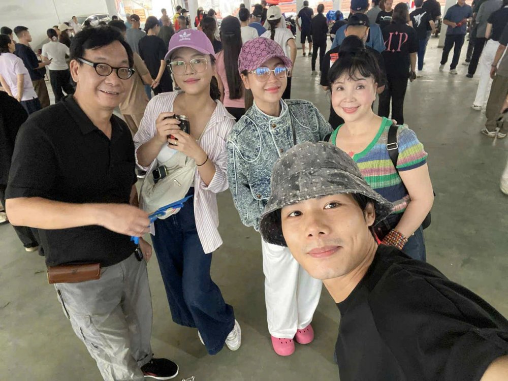 NSND Lan Huong, Luong Thu Trang, Thu Quynh, NSUT Duc Khue hao hung tham gia cac buoi tap. Anh: Nhan vat cung cap