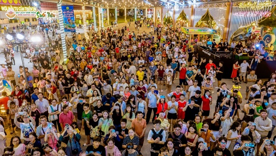 Suoi Tien mo cua hoat dong dem tu 29.8 – 2.9 voi chuoi hoat dong vui choi, giai tri dac sac. Anh: Suoi Tien