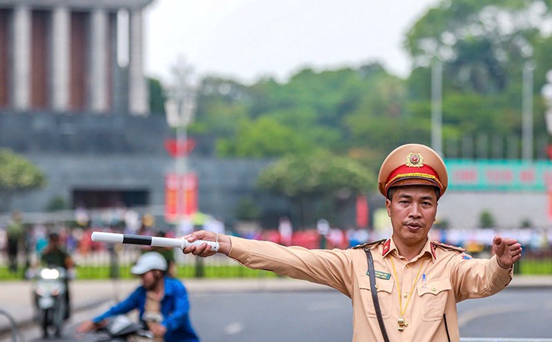 In the coming days, many roads in Hanoi will be banned, temporarily banned, and vehicles will be restricted to serve the A80 parade and parade. Photo: Tien Trach