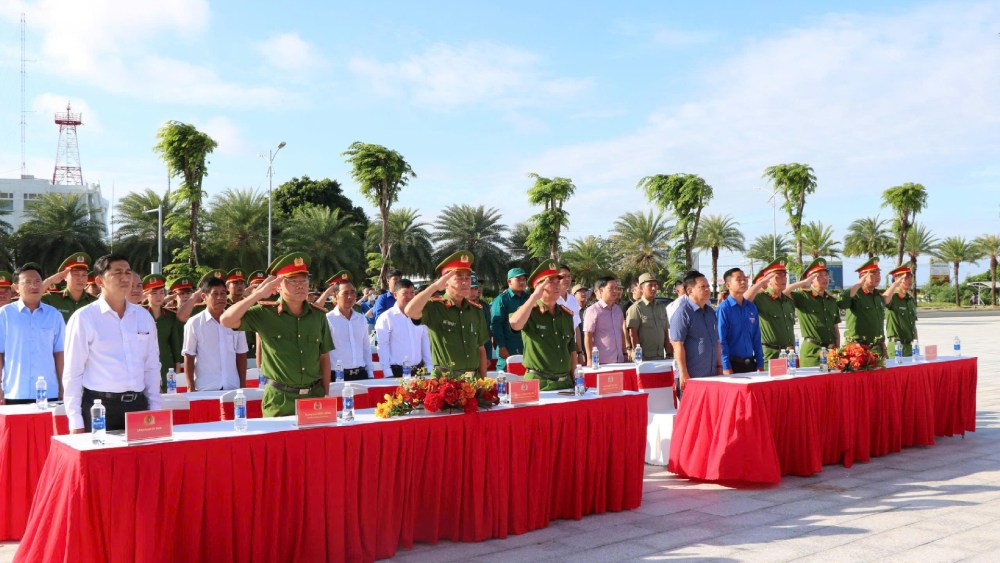 Cac dai bieu tham du le phat dong tai Rach Gia. Anh: Tien Dung