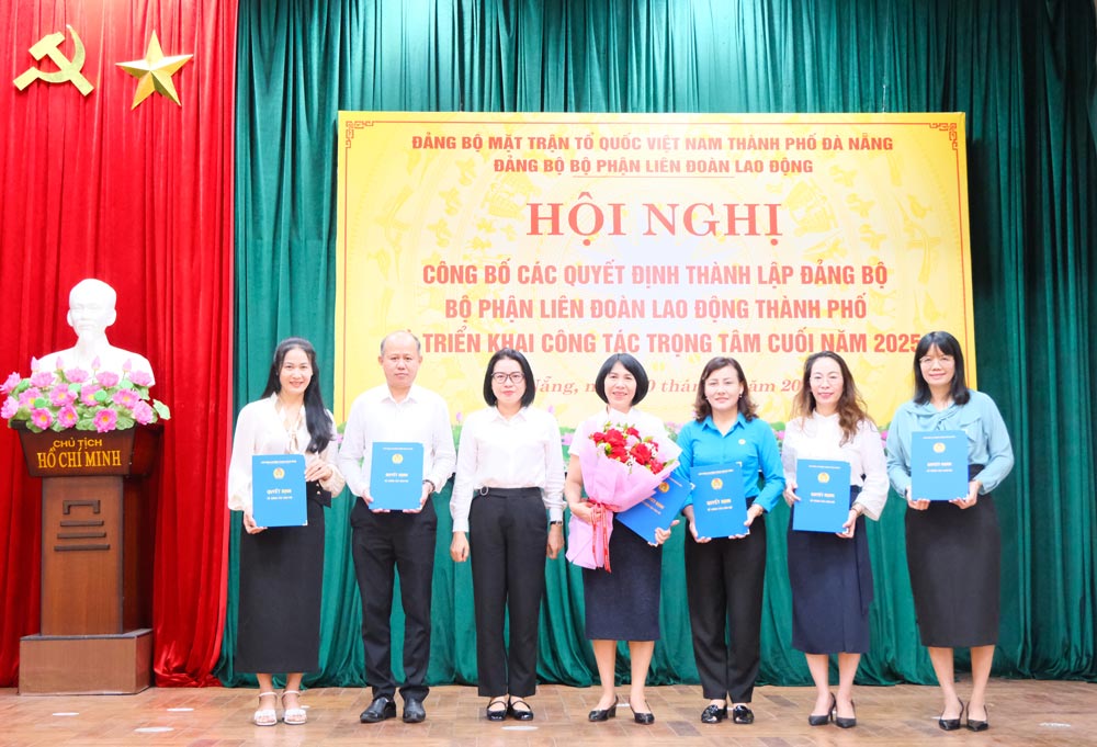 다낭시 노동총연맹 부서 당위원회는 2025년 연말까지의 조직 및 인사 업무와 임무 시행에 관한 결정을 발표하는 회의를 개최했습니다. 사진: 판하