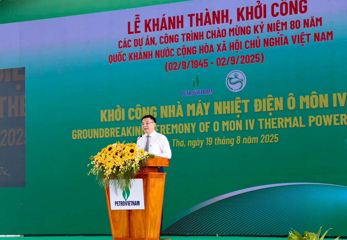 Chu tich HDTV Petrovietnam Le Manh Hung phat bieu tai le khoi cong. Anh: Petrovietnam cung cap.
