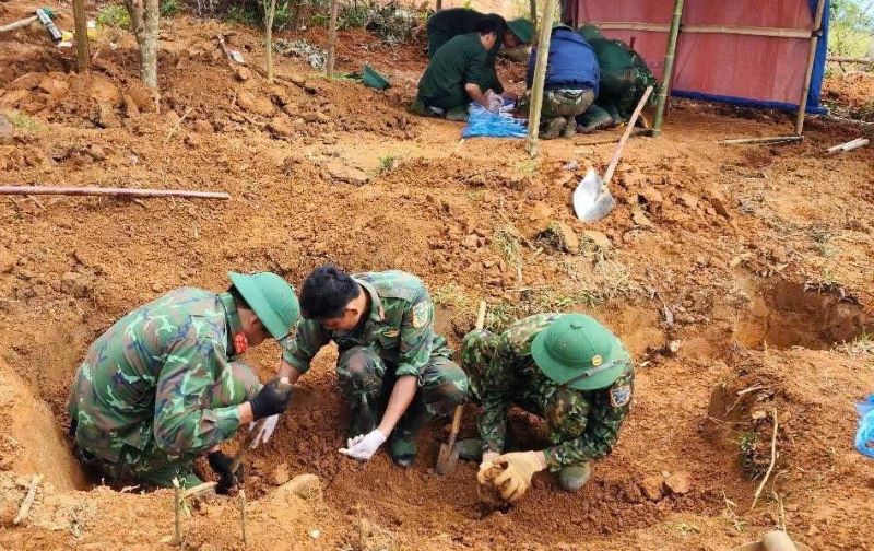 Đội quy tập hài cốt liệt sĩ, Đoàn Kinh tế - Quốc phòng 337 phát hiện hài cốt liệt sĩ ở thôn Xa Re. Ảnh: Duy Đông