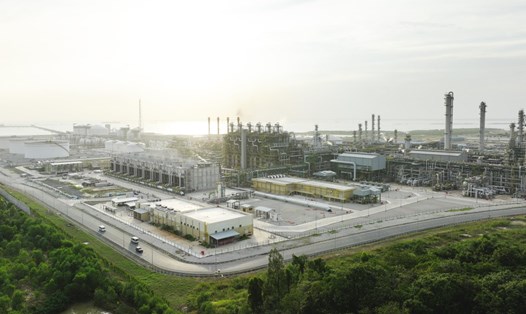 Một góc tổ hợp hóa dầu tích hợp có tổng mức đầu tư hơn 5 tỉ USD tại xã Long Sơn. Ảnh: LSP