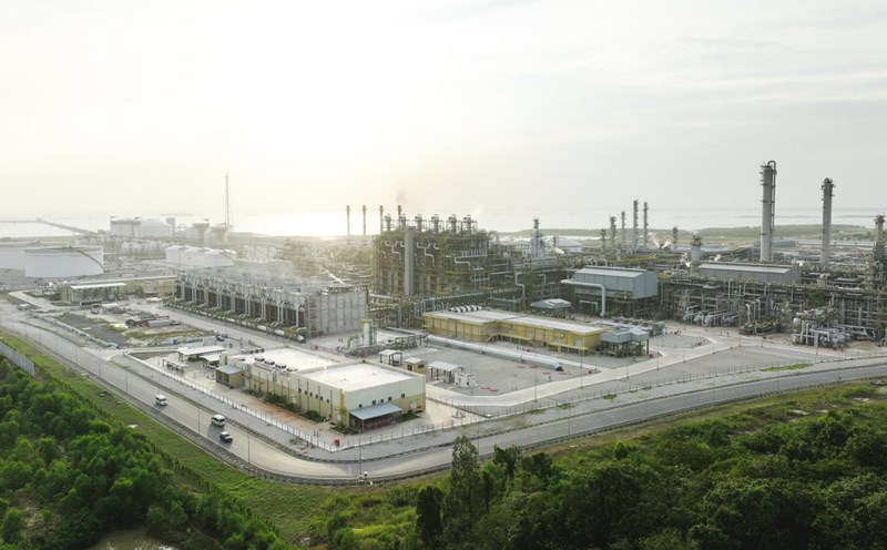 An integrated petrochemical complex corner with a total investment of more than 5 billion USD in Long Son commune. Photo: LSP