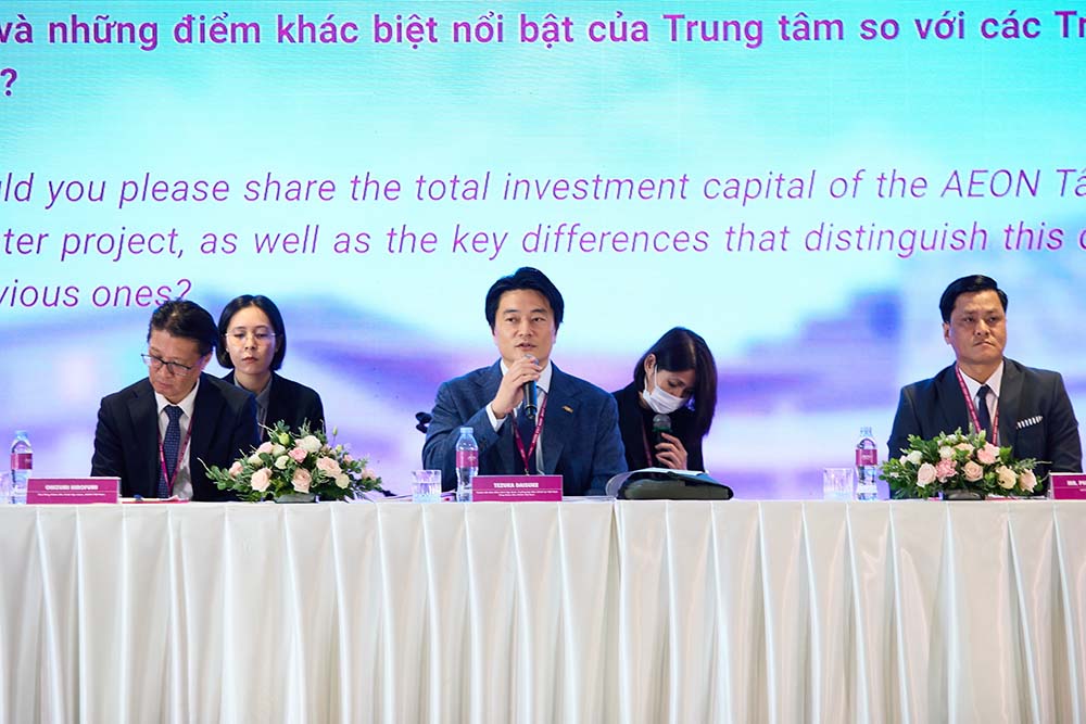 AEON Vietnam representative shared at the press conference the opening of AEON Tan An shopping mall. Photo: Nguyen Hoang