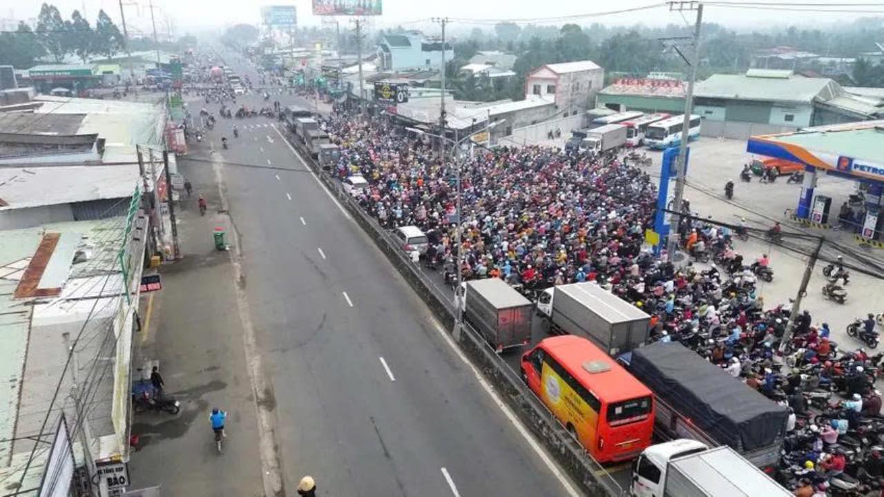 2025年8月25日から、ドンタップ省は国道1号線で17台の交通監視カメラを正式に運用します。写真:クエン・ファム