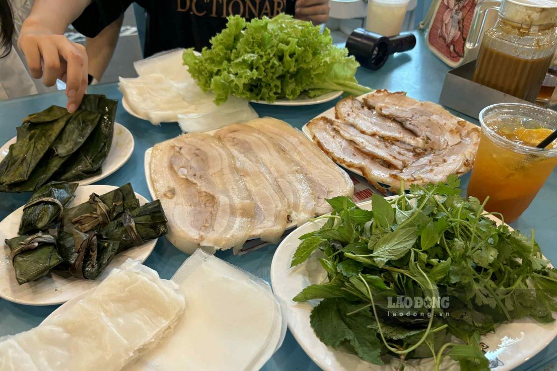 Banh cuon thit heo la dac san cua nguoi Da Nang. Anh: Nguyen Dat