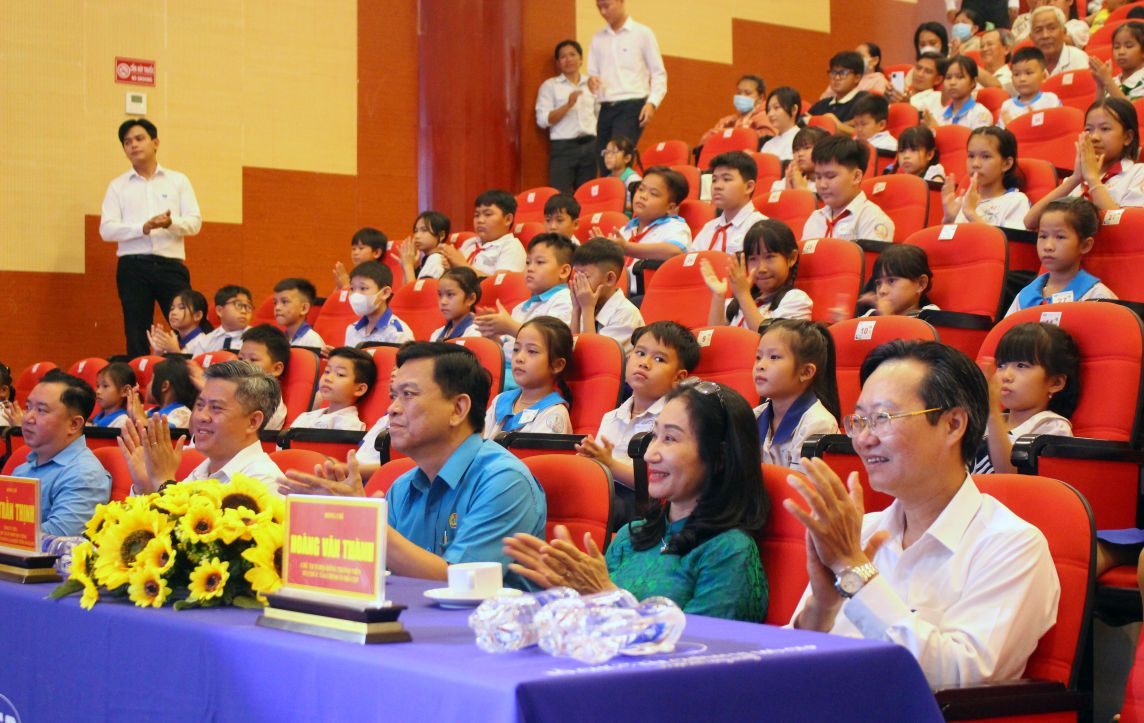 Quang canh buoi le. Anh: Lam Dien