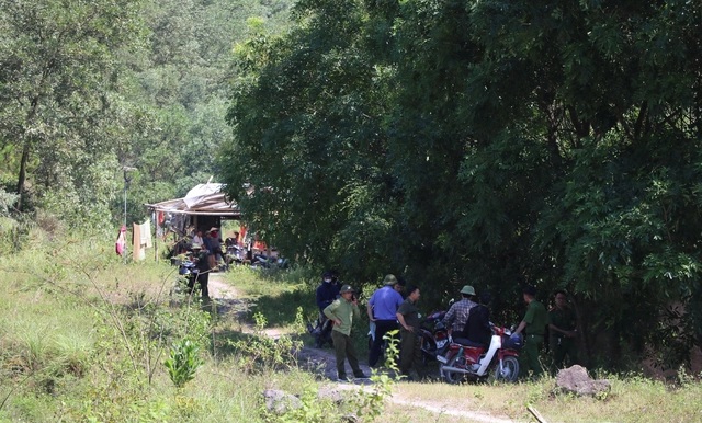 頭蓋骨と疑わしい人間の骨は、ハン・グエン・コミューンのダイ・フエ・マウンテンで発見されました。写真：ngoc anh