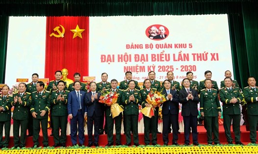 Đại tướng Nguyễn Tân Cương, Tổng Tham mưu trưởng Quân đội Nhân dân Việt Nam, Thứ trưởng Bộ Quốc phòng Đại hội đại biểu lần thứ XI, nhiệm kỳ 2025-2030 Đảng bộ Quân khu 5. Ảnh: Nguyễn Thành