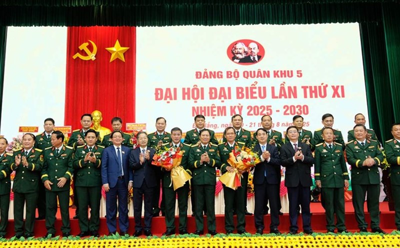 General Nguyen Tan Cuong, Chief of the General Staff of the Vietnam People's Army, Deputy Minister of National Defense of the 11th Congress of Delegates, term 2025-2030 of the Party Committee of Military Region 5. Photo: Nguyen Thanh