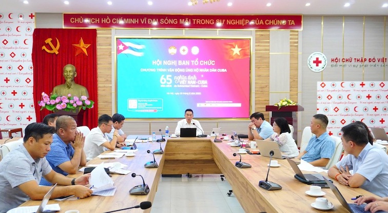 Ban To chuc Chuong trinh van dong ung ho nhan dan Cuba da hop, danh gia nhung ket qua buoc dau sau 1 tuan phat dong va thao luan phuong huong trien khai trong thoi gian toi. Anh: Trung uong Hoi Chu thap do Viet Nam