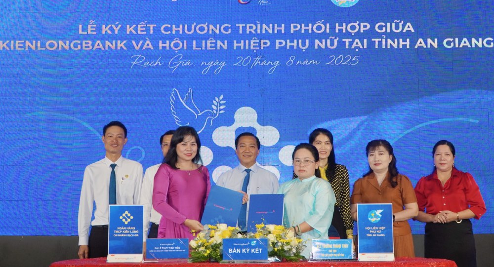 会員、女性が正規融資にアクセスできるようにすることを目的とした協力協定。写真:Nguyen Anh