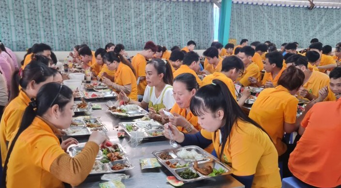 “Bua com Cong doan” chat luong, cong nhan khen an ngon. Anh: Nhat Ho