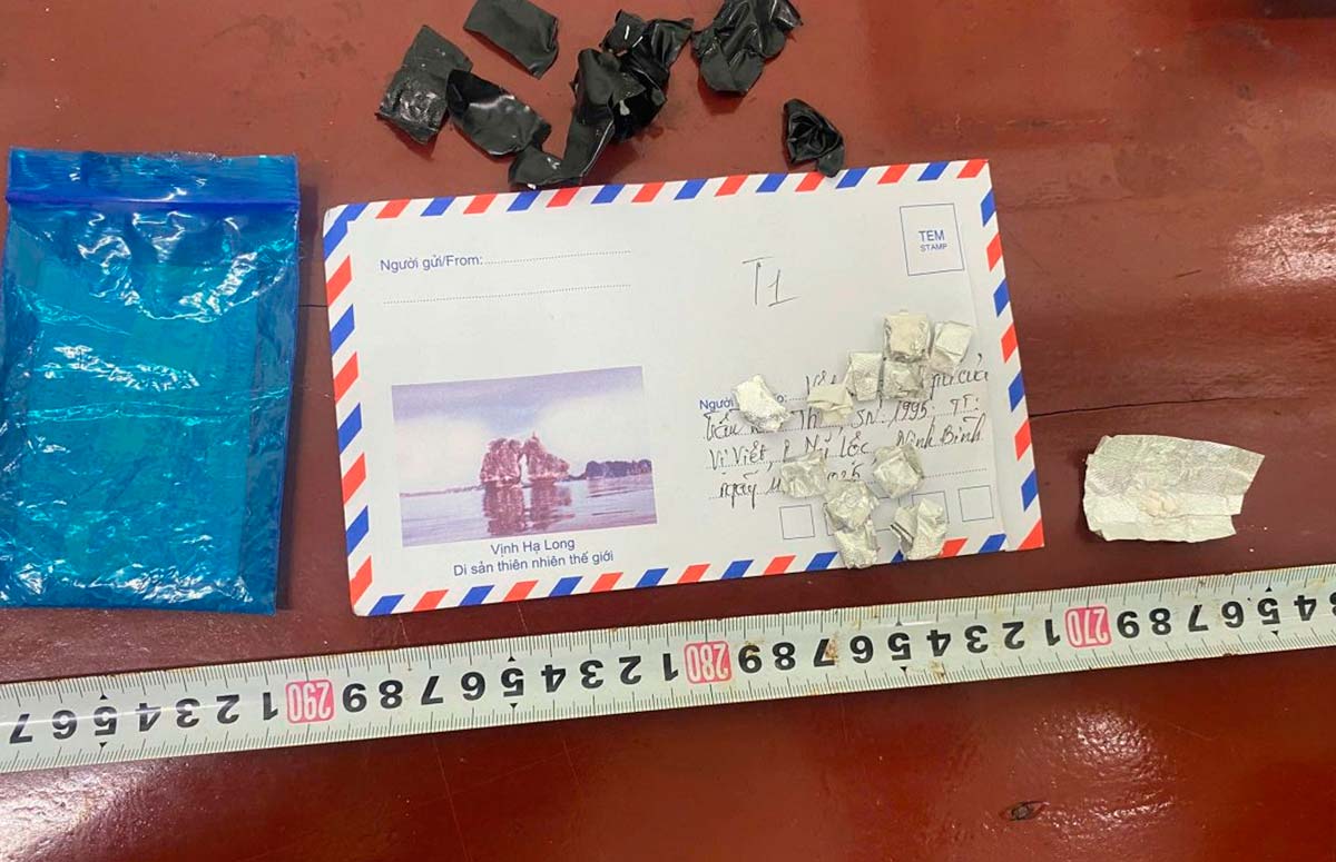 Bắt quả tang nhóm nam nữ có nhiều tiền án mở tiệc ma túy tại nhà ở Ninh Bình