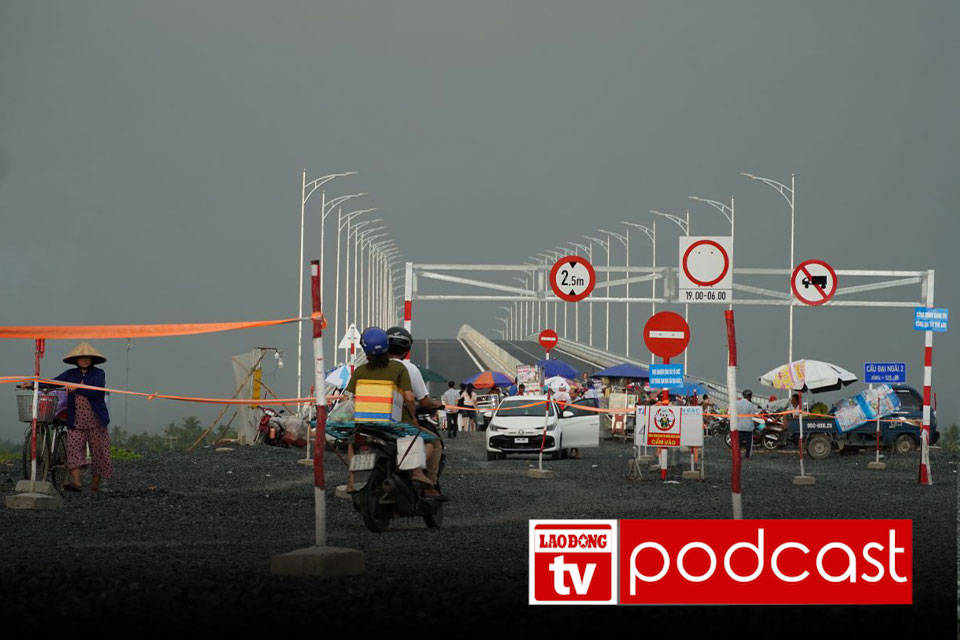 Noticias de la mañana del 21 de agosto: La gente cruza la valla para subir al puente Dai Ngai 2 a pesar del mar prohibido