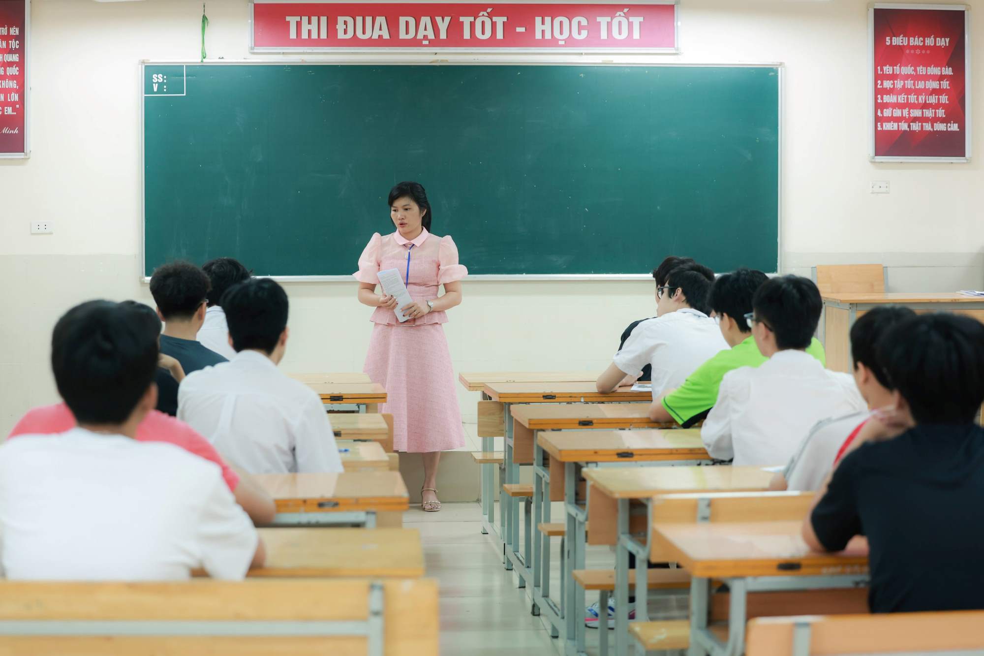 One of the important contents that the public is interested in is the issue of teacher recruitment. Photo: Hai Nguyen