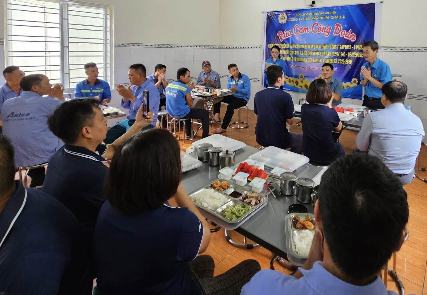 아시아 플라스틱 회사의 노동조합 점심 식사. 사진: 하이퐁 안비엔 라 노동조합