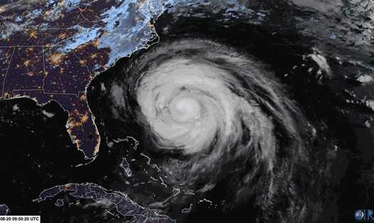 Bão Erin quần thảo ngoài khơi bờ Đông nước Mỹ. Ảnh: NOAA