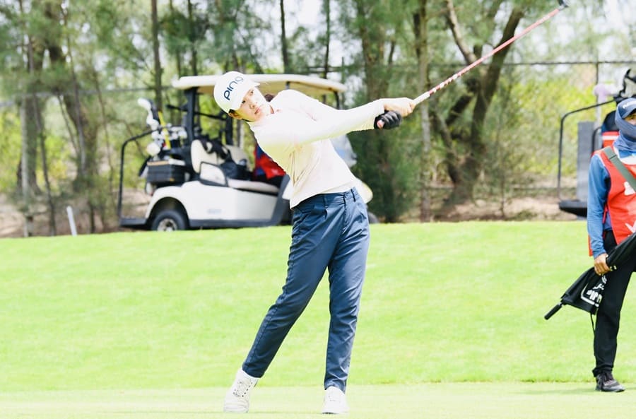 golfer Nguyen Viet Gia Han is leading the women's group after 2 rounds. Photo: Nhu Y