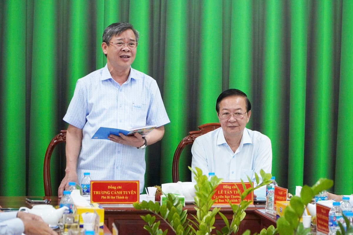 Anh: Ta Quang