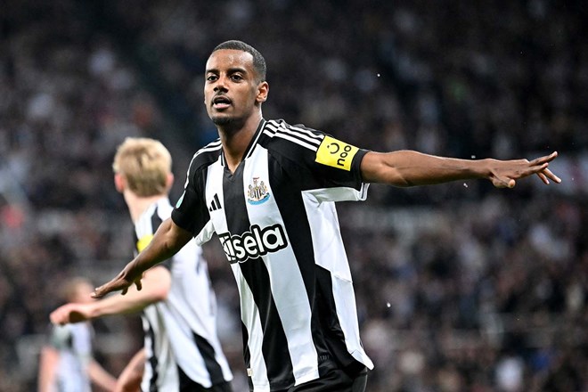 Alexander Isak critico publicamente al Newcastle en las redes sociales. Foto: AFP