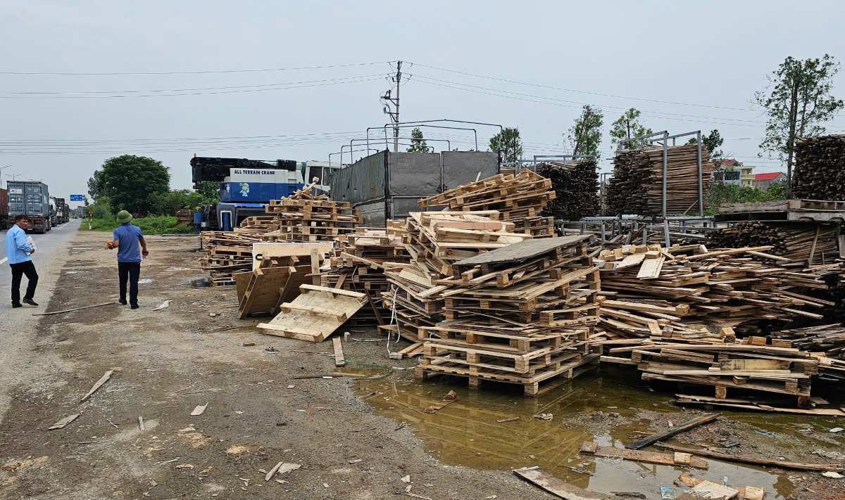 Hình ảnh các hộ vi phạm an toàn hành lang giao thông. Ảnh: Cổng TTĐT phường An Dương, Hải Phòng