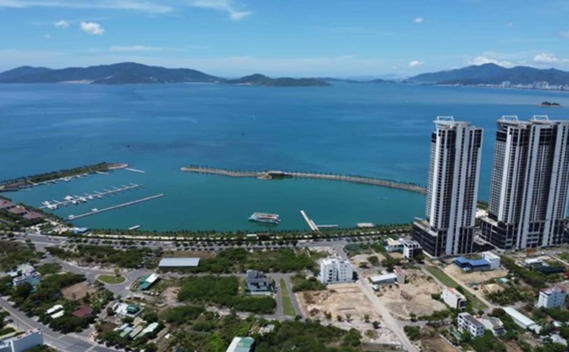 The authorities in Khanh Hoa have issued a decision to inspect and prevent waste in the management of public houses and land. Photo: Huu Long