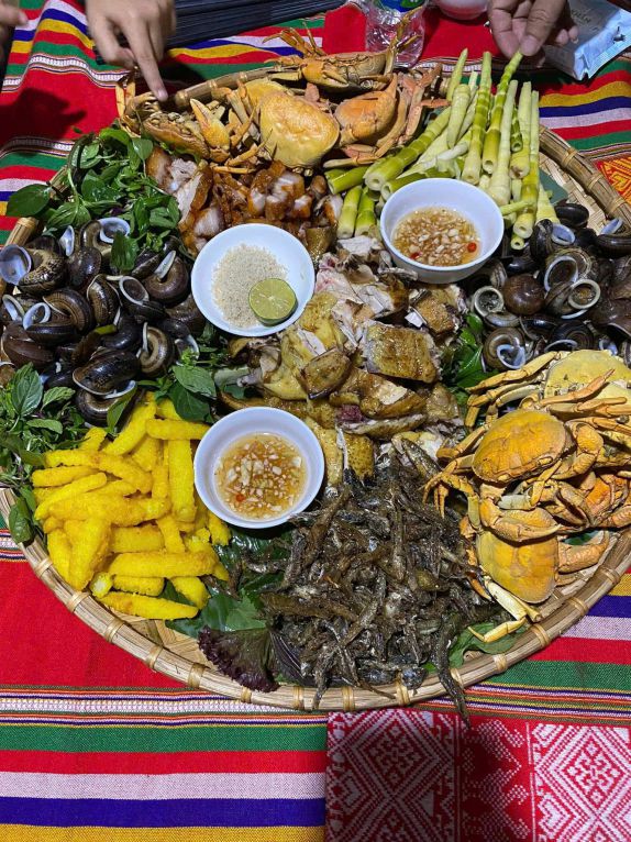 Co la, am thuc dac trung cua dong bao Muong. Anh: Binh Khang