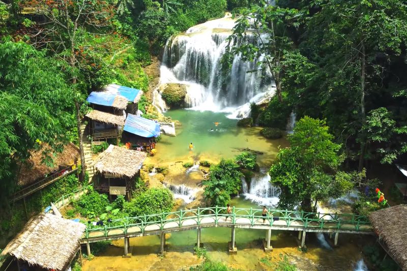 The famous Mu waterfall is located in Ngoc Son - Ngo Luong Nature Reserve, in Ngoc Son commune, Phu Tho province. Photo: Binh Khang