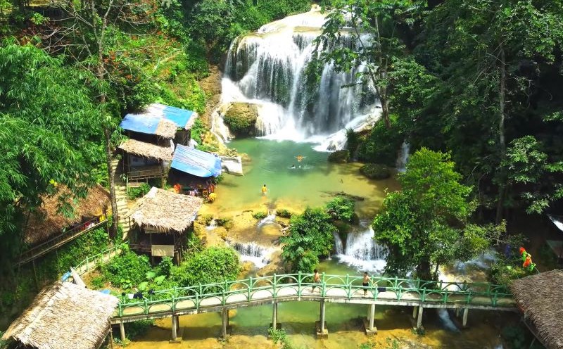 The famous Mu waterfall is located in Ngoc Son - Ngo Luong Nature Reserve, in Ngoc Son commune, Phu Tho province. Photo: Binh Khang