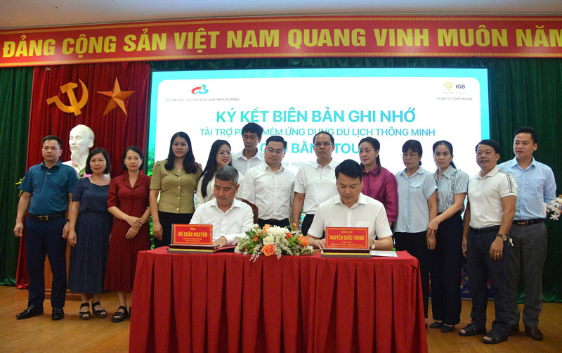 So VHTTDL tinh Cao Bang ky ket hop tac va tap huan su dung AI cho cac nhan vien, can bo toan co quan. Anh: Thanh Luong
