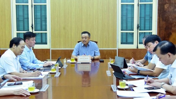 ハノイ市人民委員会のチャン・シー・タイン委員長が、市民相談会、苦情・告発の解決で発言。写真:トゥ・リン