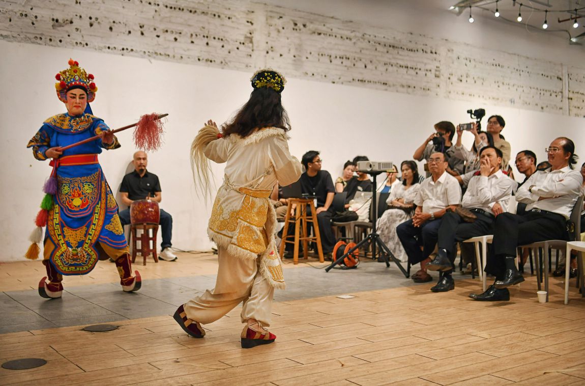 your works are in disguise, expressing the beauty of your art - activities in the "Ha Hoai 2025" project.