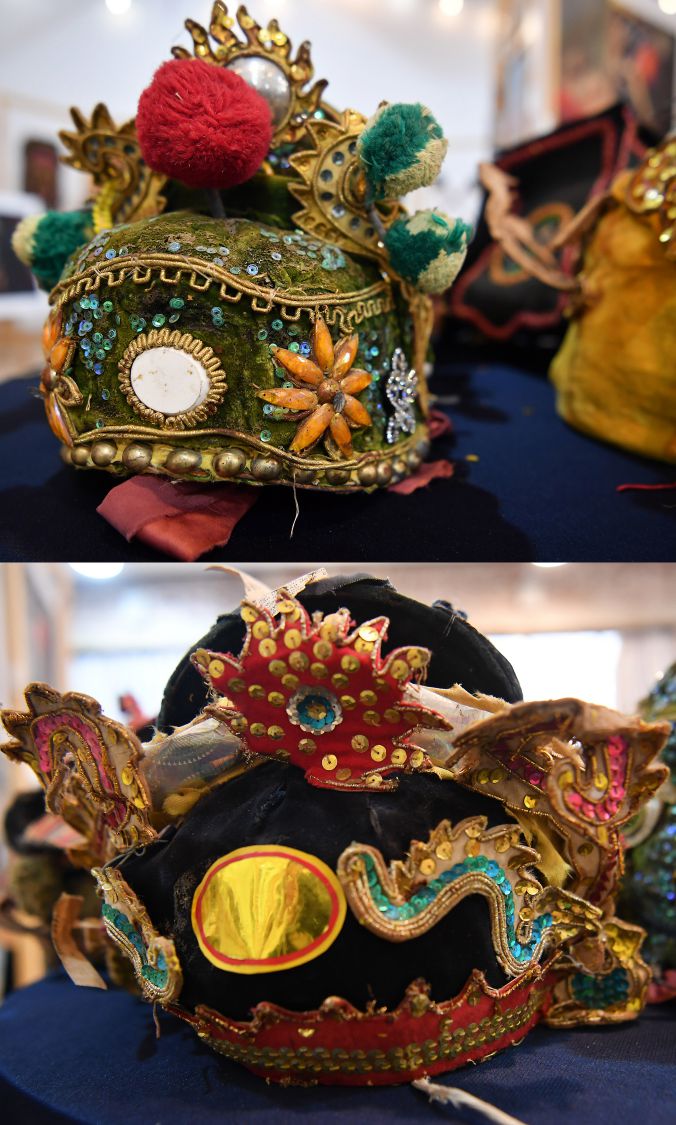 Mao - mu thi trong tuong, nhan vat nao cung dung, tu vua chua, quan lai, hoang hau, tieu thu den nho sinh, nha su, lao nong, thieu nu, tre em... Di nhien tuy vao loai nhan vat co mot kieu mu rieng. Mu vua dinh 9 con chim phung. Mu kim khoi la cua nhung vai tuong ra tran...