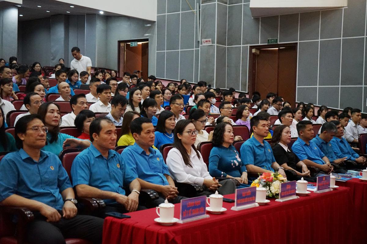 Cac dai bieu tham du hoi nghi. Anh: Quach Du
