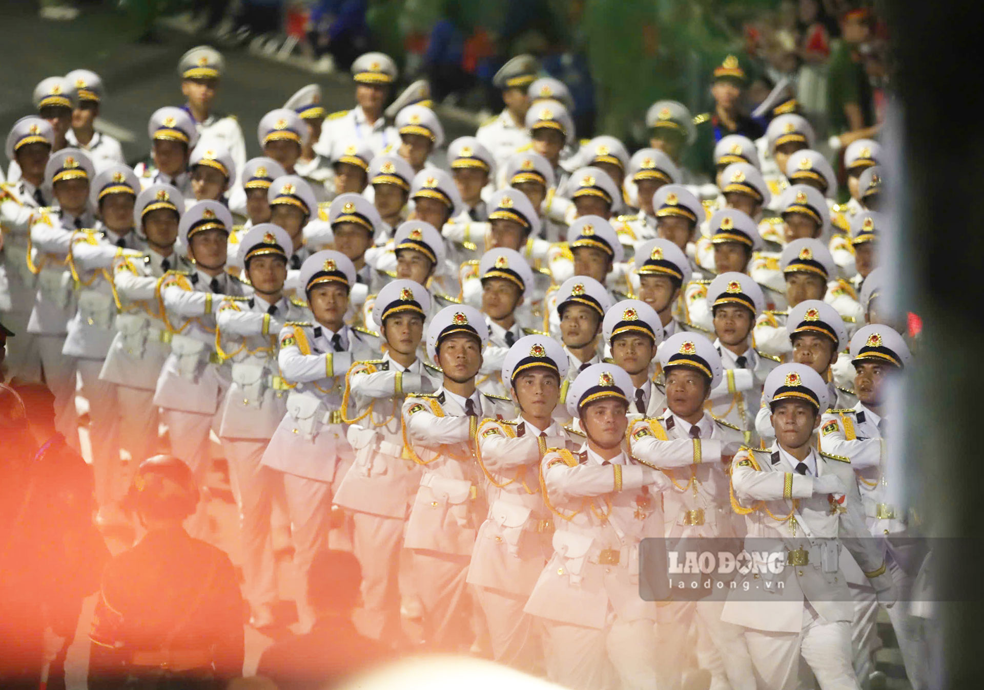 Cac doan dieu binh toa ra cac nga duong.
