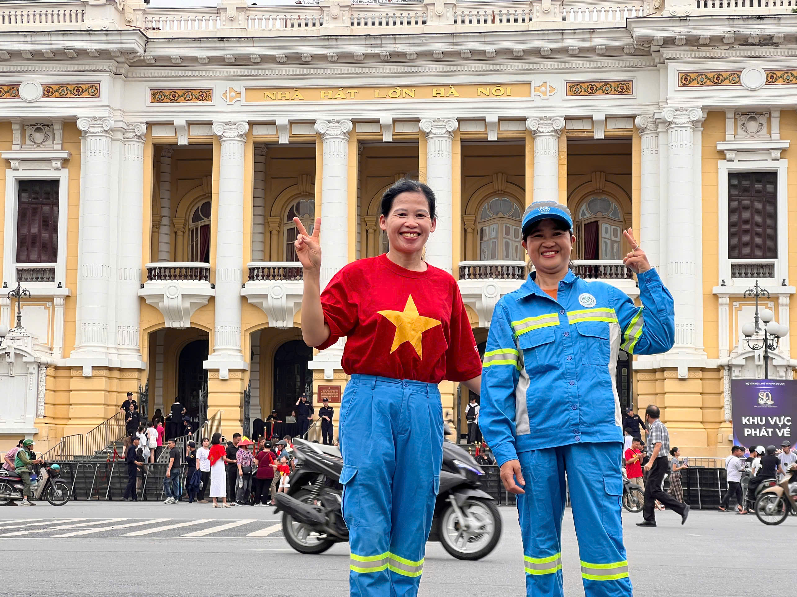 Bien doi truc thang bay huong ve Quang truong Ba Dinh nhin tu toa nha cao tang khu vuc phuong Hoan Kiem