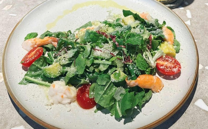 refreshing shrimp salad is very suitable for changing flavors for family meals on weekends. Photo: Mai Ka