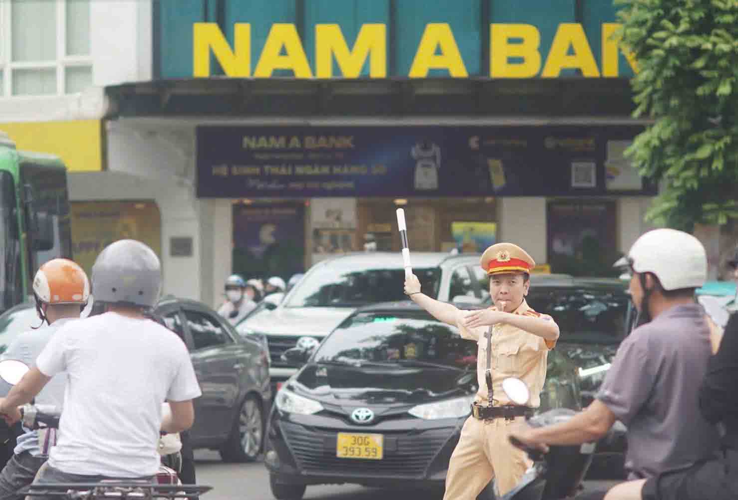 CSGT phan luong tai tuyen duong Dien Bien Phu. Anh: To The